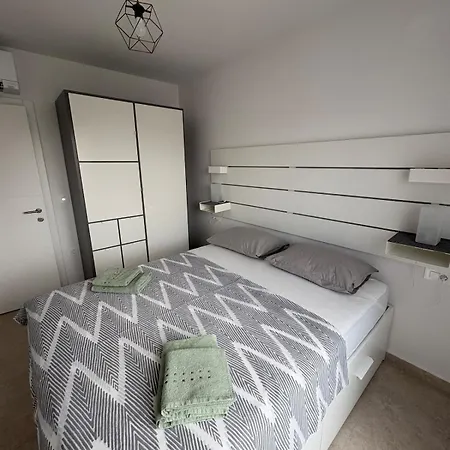 Apartment Neubauwohnung Mit Meerblick In *